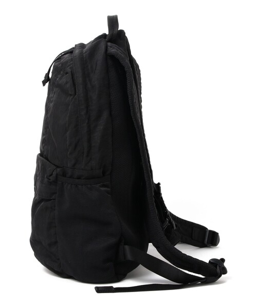 C.P. COMPANY(シーピーカンパニー)の「C.P. Company / Nylon B Lens Backpack(バックパック/リュック・メンズ・ブラック・ONE SIZE)」の2枚目の写真