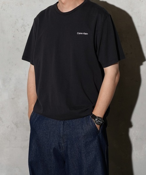 THRIFTY LOOK（スリフティールック）の「Calvin Klein カルバンクライン / PRINTED LOGO TEE ロゴTシャツ（Tシャツ/カットソー・メンズ・ブラック系1/ブラック・MEDIUM/SMALL/X-LARGE/LARGE）」の7枚目の写真