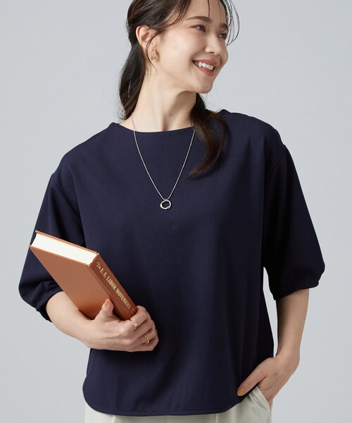 SHOO・LA・RUE(シューラルー)の「【2点セット/洗濯機可/S-LL】インせず着られる ネックレス付き 5分袖Tシャツ(Tシャツ/カットソー・レディース・ライトイエロー系/ネイビー/ブラウン系/ライトグレー・01/04/03/02)」の3枚目の写真