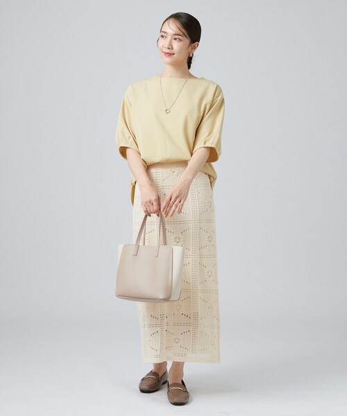 SHOO・LA・RUE(シューラルー)の「【2点セット/洗濯機可/S-LL】インせず着られる ネックレス付き 5分袖Tシャツ(Tシャツ/カットソー・レディース・ライトイエロー系/ネイビー/ブラウン系/ライトグレー・01/04/03/02)」の5枚目の写真