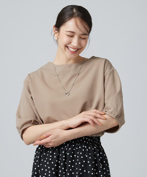 SHOO・LA・RUE(シューラルー)の「【2点セット/洗濯機可/S-LL】インせず着られる ネックレス付き 5分袖Tシャツ(Tシャツ/カットソー・レディース・ライトイエロー系/ネイビー/ブラウン系/ライトグレー・01/04/03/02)」の7枚目の写真