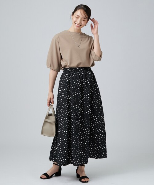 SHOO・LA・RUE(シューラルー)の「【2点セット/洗濯機可/S-LL】インせず着られる ネックレス付き 5分袖Tシャツ(Tシャツ/カットソー・レディース・ライトイエロー系/ネイビー/ブラウン系/ライトグレー・01/04/03/02)」の9枚目の写真
