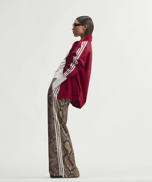 adidas（アディダス）の「サテン スネーク プリント ワイド レッグ トラックパンツ / アディダスオリジナルス adidas Originals（その他パンツ・レディース・ベージュ・XX-LARGE/3XL/LARGE/MEDIUM/SMALL/X-LARGE）」の5枚目の写真