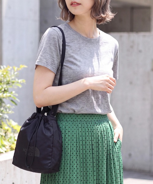 THE NORTH FACE(ザノースフェイス)の「【THE NORTH FACE/ザノースフェイス】BONNEY BUCKET BAG MINI / ボニーバケットバッグ ミニ ショルダーバッグ(ショルダーバッグ・メンズ・オフホワイト/ブラック系1・FREE)」の5枚目の写真