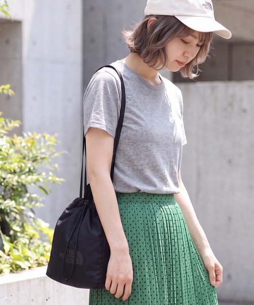 THE NORTH FACE(ザノースフェイス)の「【THE NORTH FACE/ザノースフェイス】BONNEY BUCKET BAG MINI / ボニーバケットバッグ ミニ ショルダーバッグ(ショルダーバッグ・メンズ・オフホワイト/ブラック系1・FREE)」の4枚目の写真