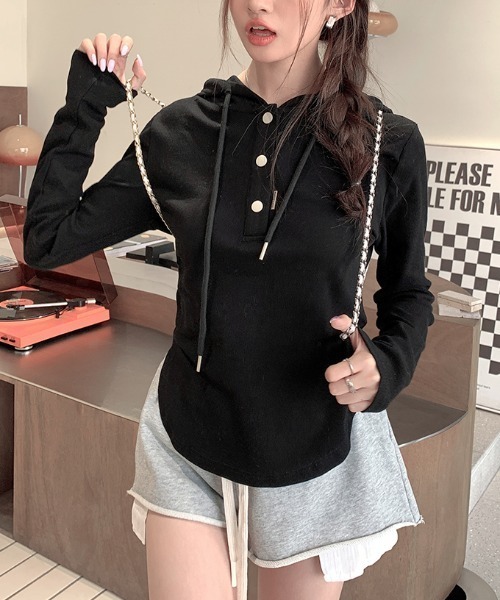 LUCPY(ラクピー)の「ヘンリーネックフードリブトップス(その他トップス・レディース・ブラック・SMALL/MEDIUM/LARGE)」の2枚目の写真