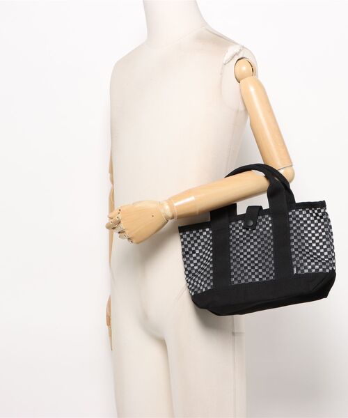 VANS（バンズ）の「メッシュ モノ トートバッグ / MESH MONO TOTE Black VN000GG3BLK1（トートバッグ・メンズ・ブラック・ONE SIZE）」の5枚目の写真