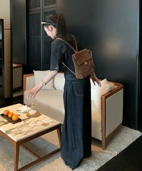 FAVORITO(ファヴォリート)の「デニムトップスワイドパンツセットアップ(セットアップ・レディース・ダークブルー・M/L/S)」の4枚目の写真