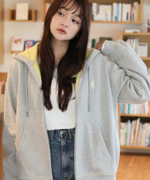 KANGOL(カンゴール)の「【KANGOL/カンゴール】別注 裏起毛 ロゴ刺繍 配色 パーカー(パーカー・メンズ・カーキ/ブラック/ネイビー/チャコールグレー/ライトグレー・L/XL/M)」の3枚目の写真