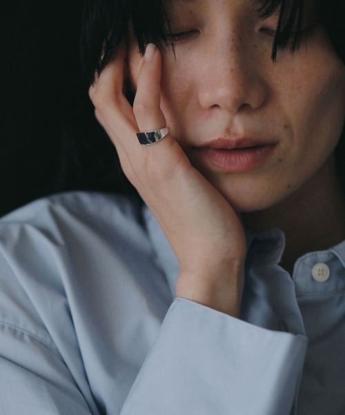 anuke（アンヌーク）の「Square Pinky Ring（リング・レディース・シルバー/ゴールド・#3/#5）」の3枚目の写真