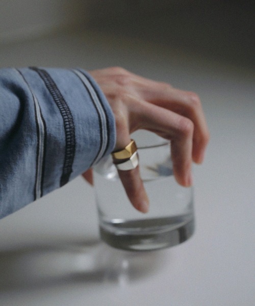anuke（アンヌーク）の「Square Pinky Ring（リング・レディース・シルバー/ゴールド・#3/#5）」の5枚目の写真