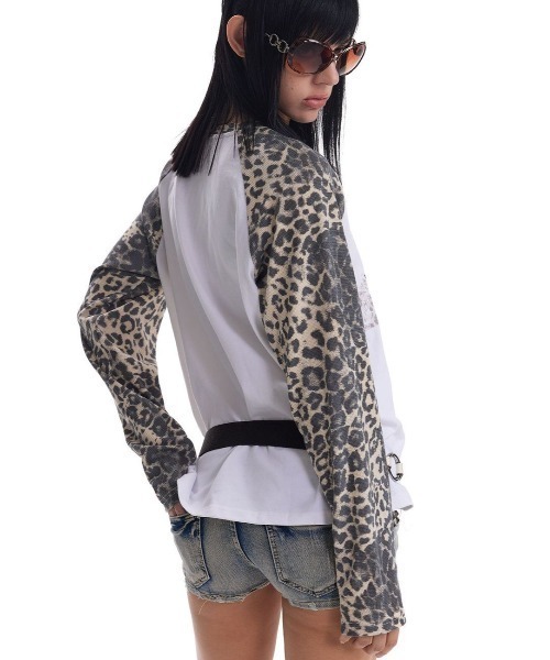 FreeZone(フリーゾーン)の「ユニセックス】レオパード切替グラフィックラグランTシャツ / 長袖 星柄 ヴィンテージ Y2K グランジ 韓国ストリート(Tシャツ/カットソー・メンズ・ホワイト・F)」の4枚目の写真