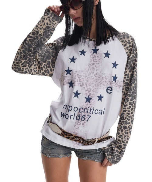 FreeZone(フリーゾーン)の「ユニセックス】レオパード切替グラフィックラグランTシャツ / 長袖 星柄 ヴィンテージ Y2K グランジ 韓国ストリート(Tシャツ/カットソー・メンズ・ホワイト・F)」の2枚目の写真