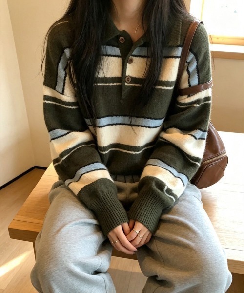 &soiree(アンドソワレ)の「ボーダー柄ポロ襟ニット(ニット/セーター・レディース・グリーン・FREE)」の2枚目の写真