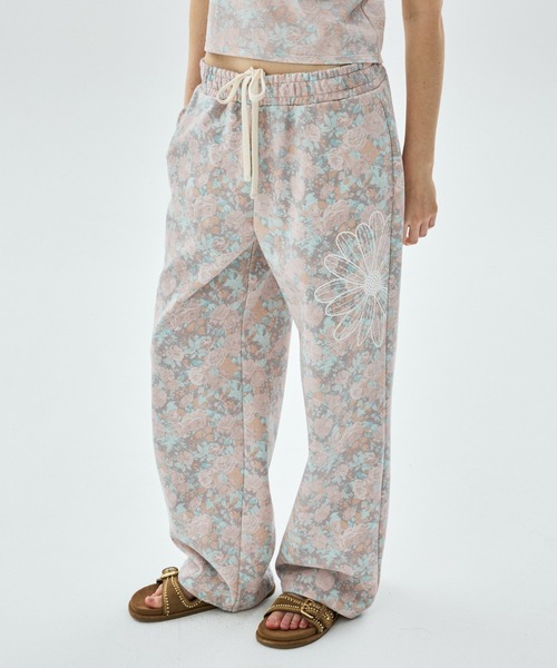 Mardi Mercredi(マルディメクルディ)の「JOGGER PANTS FLEUR FLOWER / ジョガー パンツ フルール フラワー(スウェットパンツ・レディース・ピンク/ブルー・FREE)」の6枚目の写真