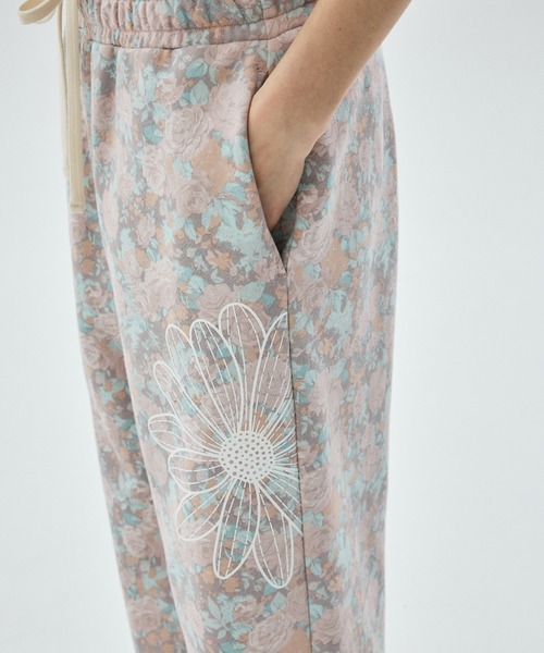 Mardi Mercredi(マルディメクルディ)の「JOGGER PANTS FLEUR FLOWER / ジョガー パンツ フルール フラワー(スウェットパンツ・レディース・ピンク/ブルー・FREE)」の9枚目の写真