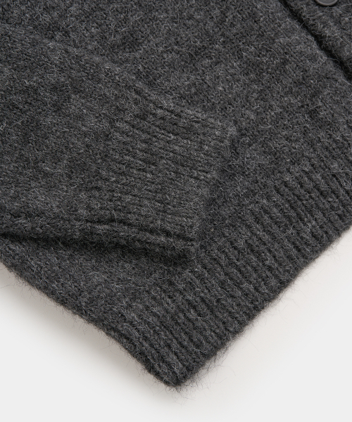 EXCONTAINER(エックスコンテナ)の「ヘアリー vneck クロップカーディガン (CHARCOAL)(カーディガン/ボレロ・メンズ・その他・MEDIUM/LARGE/X-LARGE)」の5枚目の写真