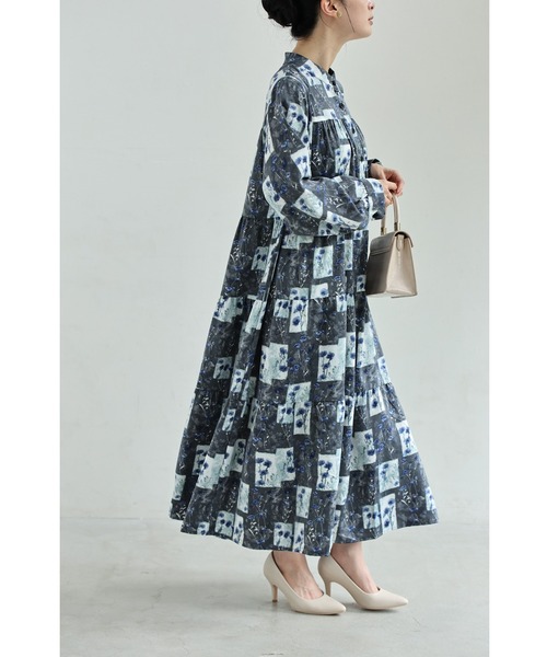 cawaii(カワイイ)の「ブルーポピーのパッチワーク風ロングワンピース(紐ベルト付き)(ワンピース・レディース・グレー・FREE)」の4枚目の写真