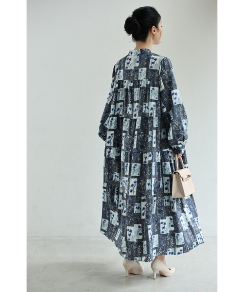 cawaii(カワイイ)の「ブルーポピーのパッチワーク風ロングワンピース(紐ベルト付き)(ワンピース・レディース・グレー・FREE)」の7枚目の写真