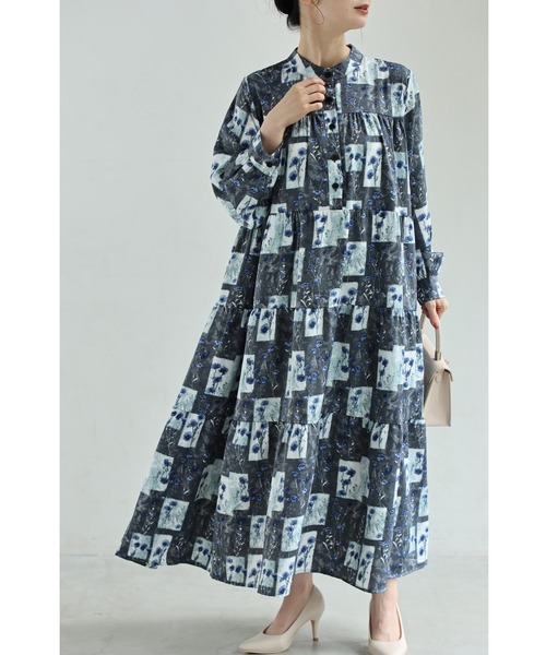 cawaii(カワイイ)の「ブルーポピーのパッチワーク風ロングワンピース(紐ベルト付き)(ワンピース・レディース・グレー・FREE)」の12枚目の写真