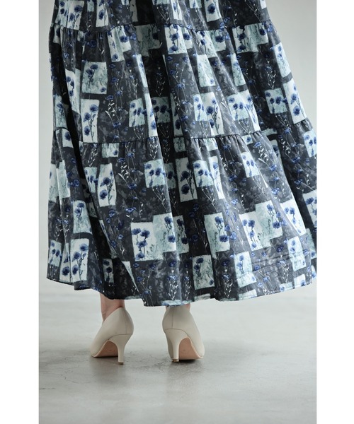 cawaii(カワイイ)の「ブルーポピーのパッチワーク風ロングワンピース(紐ベルト付き)(ワンピース・レディース・グレー・FREE)」の13枚目の写真