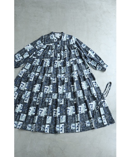cawaii(カワイイ)の「ブルーポピーのパッチワーク風ロングワンピース(紐ベルト付き)(ワンピース・レディース・グレー・FREE)」の14枚目の写真
