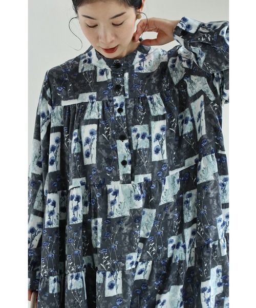 cawaii(カワイイ)の「ブルーポピーのパッチワーク風ロングワンピース(紐ベルト付き)(ワンピース・レディース・グレー・FREE)」の20枚目の写真