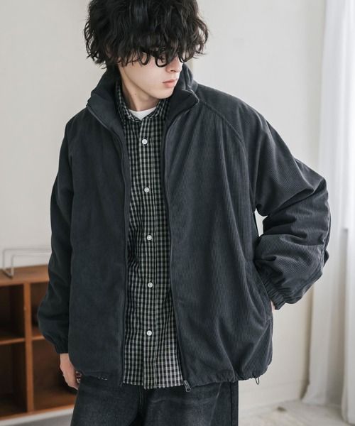 Rocky Monroe(ロッキーモンロー)の「コーデュロイ中綿スタンドブルゾン/オーバーサイズ中綿ジャケット(ブルゾン・メンズ・チャコール/ブラック/キャメル/カーキ/ベージュ/ブラウン・M/L/XL)」の2枚目の写真