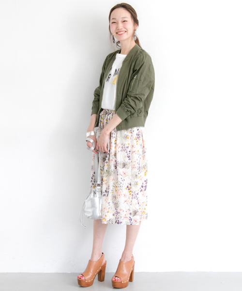 URBAN RESEARCH(アーバンリサーチ)の「UR タイプライターMA-1(MA-1・レディース・ホワイト/カーキ/ネイビー・FREE)」の5枚目の写真