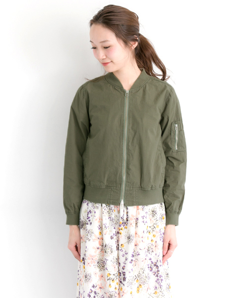 URBAN RESEARCH(アーバンリサーチ)の「UR タイプライターMA-1(MA-1・レディース・ホワイト/カーキ/ネイビー・FREE)」の13枚目の写真