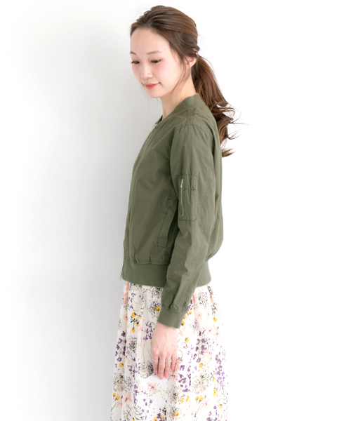 URBAN RESEARCH(アーバンリサーチ)の「UR タイプライターMA-1(MA-1・レディース・ホワイト/カーキ/ネイビー・FREE)」の14枚目の写真