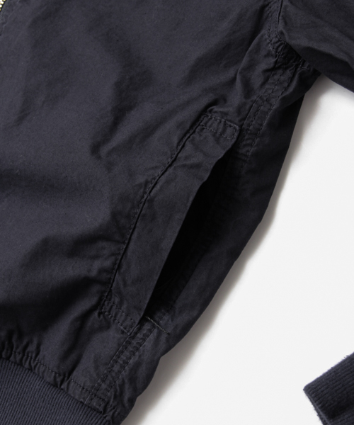 URBAN RESEARCH(アーバンリサーチ)の「UR タイプライターMA-1(MA-1・レディース・ホワイト/カーキ/ネイビー・FREE)」の7枚目の写真