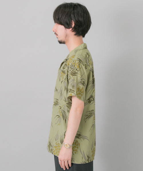 URBAN RESEARCH（アーバンリサーチ）の「UR ボタニカルレーヨンシャツ（シャツ/ブラウス・メンズ・カーキ/ネイビー・MEDIUM/LARGE）」の4枚目の写真