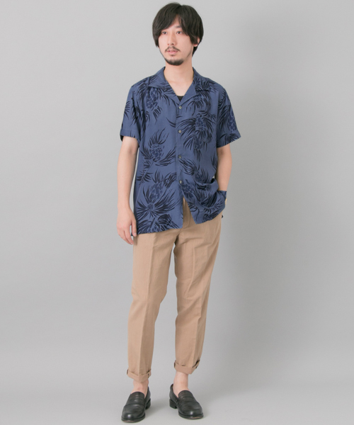 URBAN RESEARCH（アーバンリサーチ）の「UR ボタニカルレーヨンシャツ（シャツ/ブラウス・メンズ・カーキ/ネイビー・MEDIUM/LARGE）」の7枚目の写真