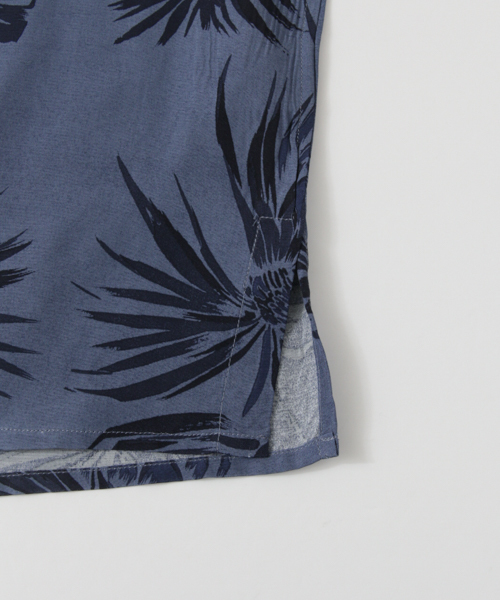 URBAN RESEARCH（アーバンリサーチ）の「UR ボタニカルレーヨンシャツ（シャツ/ブラウス・メンズ・カーキ/ネイビー・MEDIUM/LARGE）」の16枚目の写真