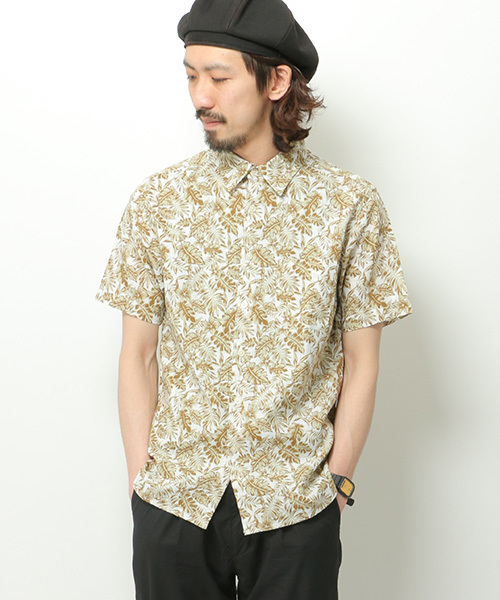 ikka（イッカ）の「リーフプリントシャツ（シャツ/ブラウス・メンズ・ブラウン/グリーン・LARGE/MEDIUM/X-LARGE）」の2枚目の写真