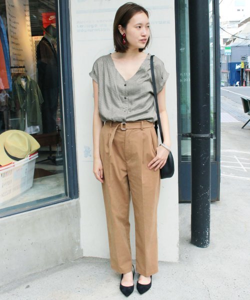 SLOBE IENA（スローブイエナ）の「マルチパターンVネックブラウス◆（シャツ/ブラウス・レディース・ブラック/イエロー/キャメル/ピンク・FREE）」の15枚目の写真