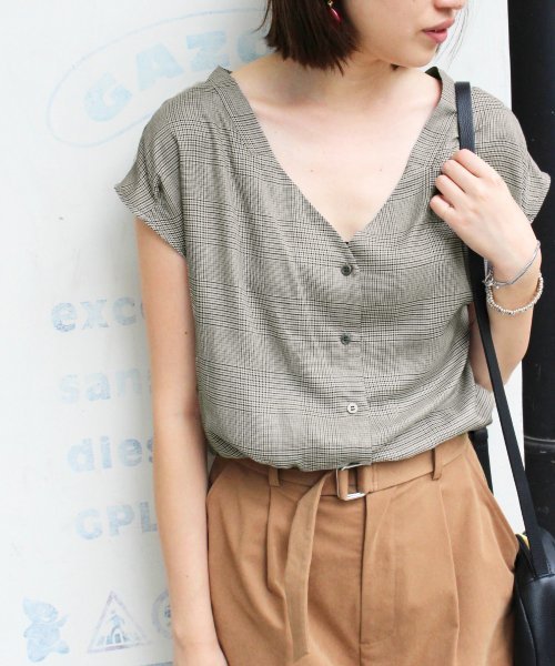 SLOBE IENA（スローブイエナ）の「マルチパターンVネックブラウス◆（シャツ/ブラウス・レディース・ブラック/イエロー/キャメル/ピンク・FREE）」の16枚目の写真