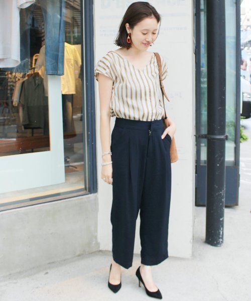 SLOBE IENA（スローブイエナ）の「マルチパターンVネックブラウス◆（シャツ/ブラウス・レディース・ブラック/イエロー/キャメル/ピンク・FREE）」の17枚目の写真