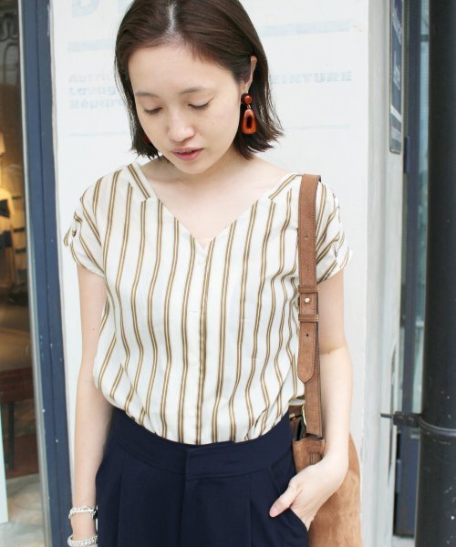 SLOBE IENA（スローブイエナ）の「マルチパターンVネックブラウス◆（シャツ/ブラウス・レディース・ブラック/イエロー/キャメル/ピンク・FREE）」の20枚目の写真