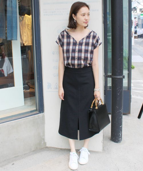 SLOBE IENA（スローブイエナ）の「マルチパターンVネックブラウス◆（シャツ/ブラウス・レディース・ブラック/イエロー/キャメル/ピンク・FREE）」の13枚目の写真