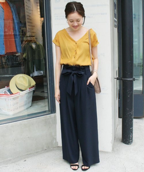 SLOBE IENA（スローブイエナ）の「マルチパターンVネックブラウス◆（シャツ/ブラウス・レディース・ブラック/イエロー/キャメル/ピンク・FREE）」の5枚目の写真