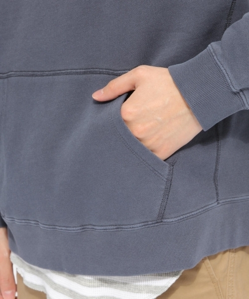 LAKOLE(ラコレ)の「製品染め裏毛スウェットパーカー / LAKOLE(パーカー・メンズ・ネイビー/ホワイト/サックスブルー/ピンク・MEDIUM/LARGE)」の14枚目の写真