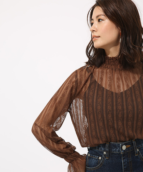 AZUL by moussy（アズールバイマウジー）の「レースハイネックロングスリーブプルオーバー（Tシャツ/カットソー・レディース・ブラック/ブラウン/オフホワイト・SMALL/MEDIUM）」の3枚目の写真