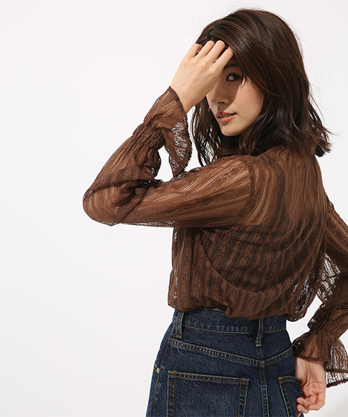 AZUL by moussy（アズールバイマウジー）の「レースハイネックロングスリーブプルオーバー（Tシャツ/カットソー・レディース・ブラック/ブラウン/オフホワイト・SMALL/MEDIUM）」の4枚目の写真