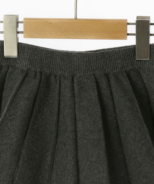 SHIPS(シップス)の「SHIPS KIDS:【洗えるニット】ニット プリーツ スカート(XS~XL)(スカート・キッズ・チャコールグレー/ネイビー・X-SMALL/SMALL/MEDIUM/LARGE/X-LARGE)」の5枚目の写真