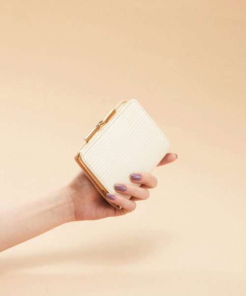 TOPKAPI（トプカピ）の「【TOPKAPI/トプカピ】 イタリアンレザー・リザード型押し・がま口２つ折り財布（財布・レディース・ブラック/イエロー/ミント/グレイッシュベージュ/グレイッシュブルー/クリーム/マジェンタ/スモークピンク/ライトベージュ/トップグレー・FREE）」の4枚目の写真