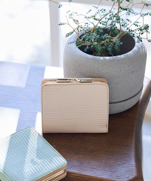 TOPKAPI（トプカピ）の「【TOPKAPI/トプカピ】 イタリアンレザー・リザード型押し・がま口２つ折り財布（財布・レディース・ブラック/イエロー/ミント/グレイッシュベージュ/グレイッシュブルー/クリーム/マジェンタ/スモークピンク/ライトベージュ/トップグレー・FREE）」の18枚目の写真