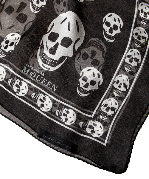Alexander McQueen（アレキサンダーマックイーン）の「SCRF SKULL（マフラー・メンズ・その他1/その他2/その他3・FREE）」の4枚目の写真