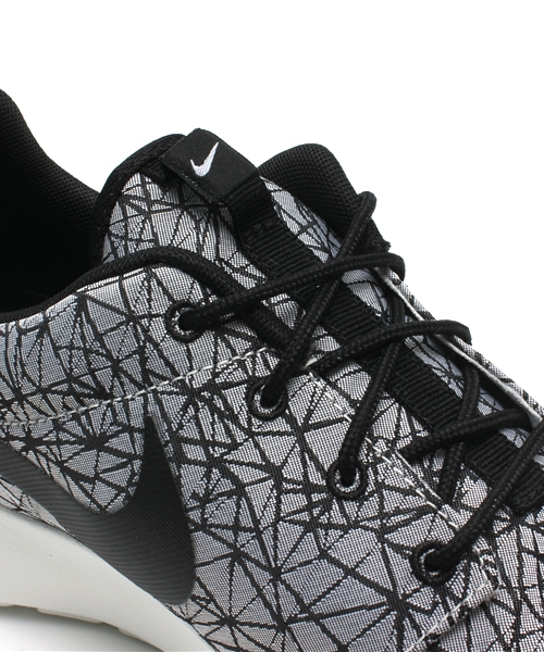 NIKE（ナイキ）の「ナイキ ローシラン プレミアム 総柄 NIKE ROSHERUN GPX PRM “Geometric” 631751-100（スニーカー・メンズ・ブラック・27cm/24.5cm/24cm/26cm）」の2枚目の写真